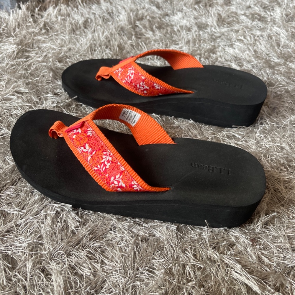 L.L. Bean Women’s Orange Slightly Wedged Flip Flops / Sandals Size 7 - Picture 2 of 5